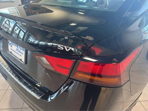 Used 2023 Nissan Altima 2.5 SV w/ SV Premium Package FWD image 13