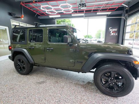Used 2021 Jeep Wrangler Unlimited Sport w/ Technology Group AWD/4WD image 5
