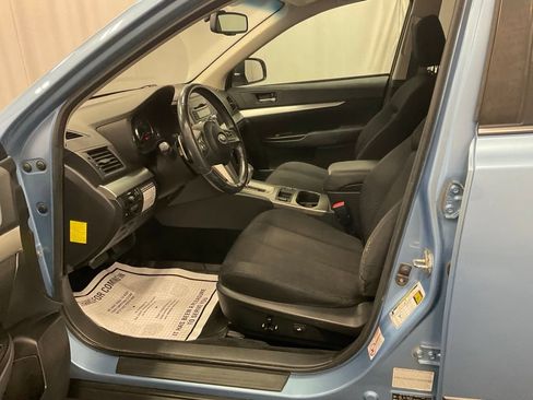Used 2011 Subaru Outback 2.5i Premium AWD/4WD image 4