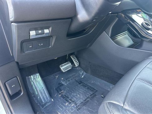 Used 2021 Land Rover Range Rover Evoque R-Dynamic SE image 30