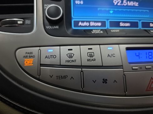 Used 2013 Hyundai Genesis 3.8 w/ Premium Pkg RWD image 20