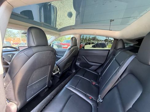 Used 2021 Tesla Model Y Long Range AWD/4WD image 21