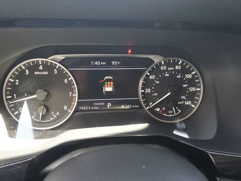 Used 2022 Nissan Pathfinder SV FWD image 18