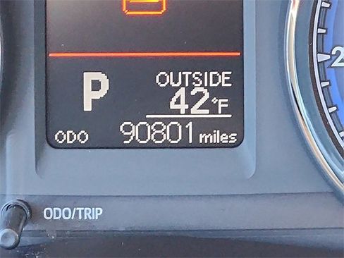 Used 2018 Toyota Corolla LE image 19