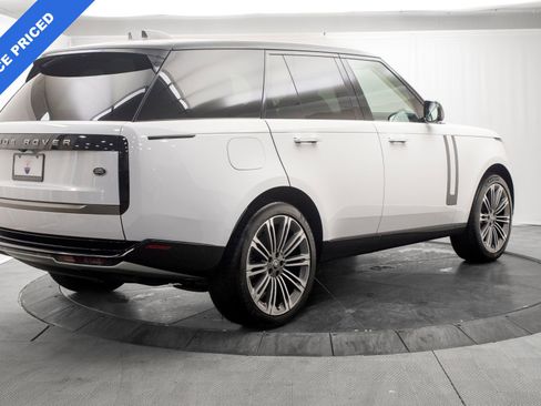 Used 2023 Land Rover Range Rover SE AWD/4WD image 3