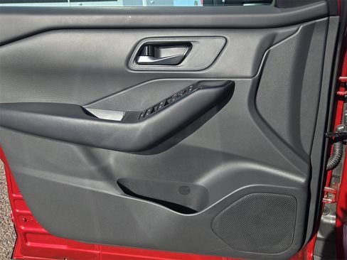 Used 2025 Nissan Rogue S image 26