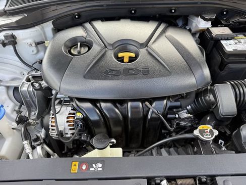 Used 2018 Hyundai Elantra GT FWD image 30