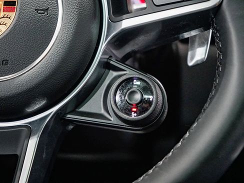 Used 2023 Porsche Cayenne S Platinum image 16