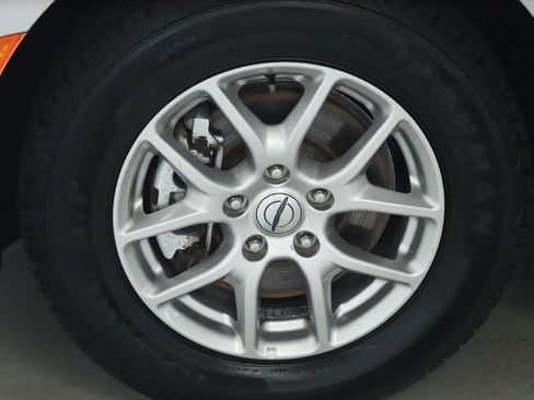 Used 2024 Chrysler Pacifica Touring-L FWD image 35
