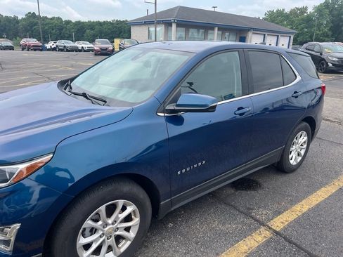 Used 2019 Chevrolet Equinox LT w/ Driver Convenience Package FWD image 3