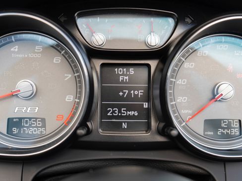 Used 2011 Audi R8 V8 image 24