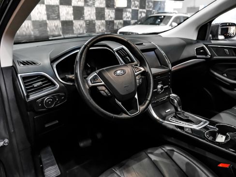 Used 2017 Ford Edge Titanium w/ Equipment Group 301A FWD image 3