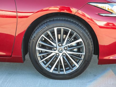 Used 2024 Lexus ES 300h w/ Premium Package FWD image 10