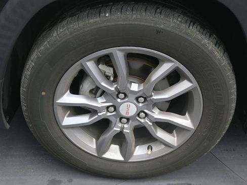 Used 2023 GMC Terrain SLT w/ LPO, Floor Liner Package FWD image 9