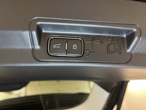 New 2025 Ford Explorer Active image 31