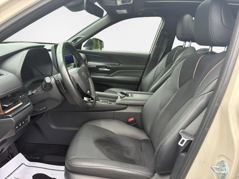Used 2024 Toyota Grand Highlander AWD Hybrid image 12