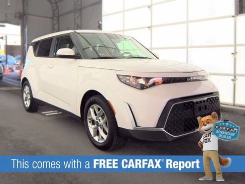 Used 2024 Kia Soul LX w/ Option Group 015 FWD image 2