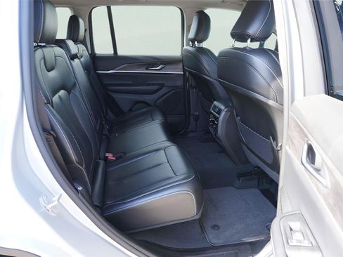 Used 2024 Jeep Grand Cherokee Limited RWD image 42