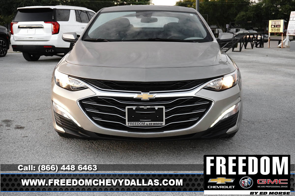 Used 2025 Chevrolet Malibu LT FWD image 2