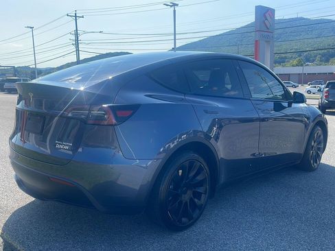 Used 2022 Tesla Model Y Long Range AWD/4WD image 7