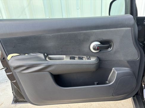 Used 2011 Nissan Versa 1.8 S w/ Plus Pkg image 9