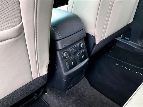 Used 2017 Ford Explorer Platinum image 10