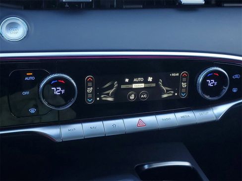 Used 2023 Genesis GV70 2.5T w/ Sport Prestige Package image 21