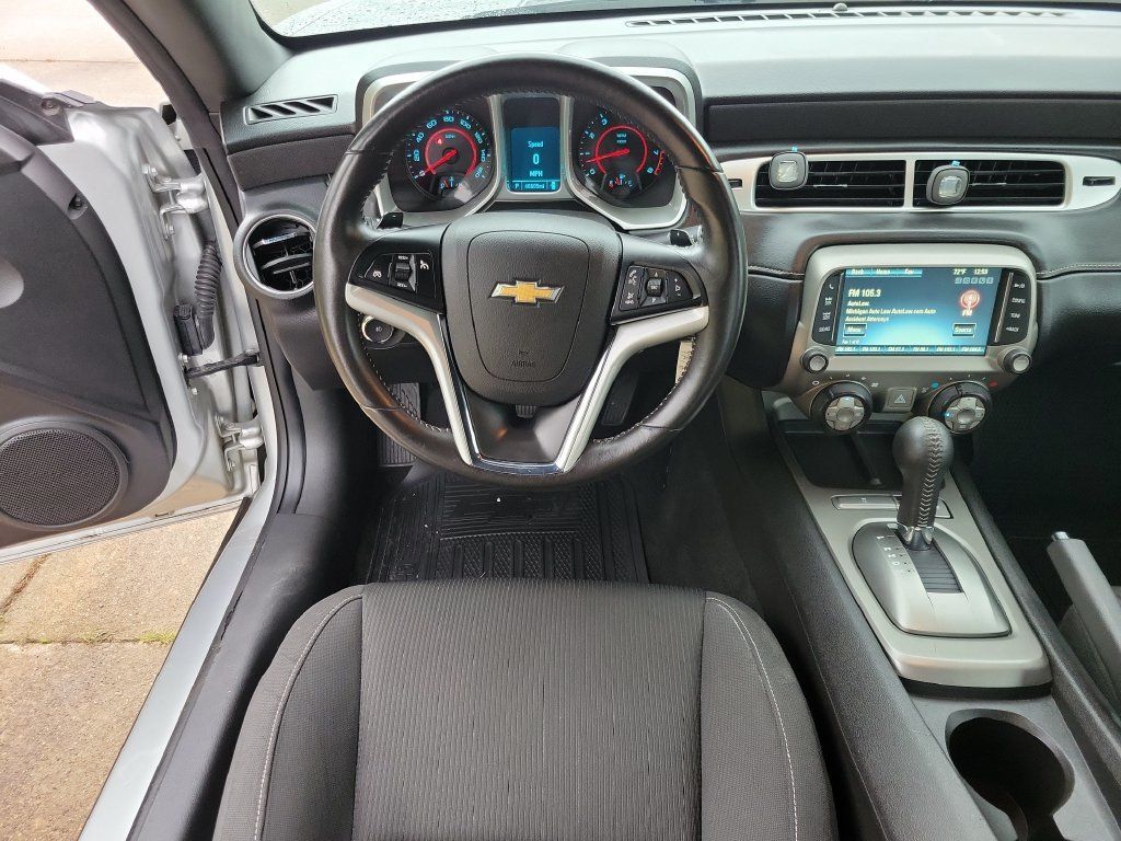 Used 2015 Chevrolet Camaro LT w/ 1LT Preferred Package RWD image 9
