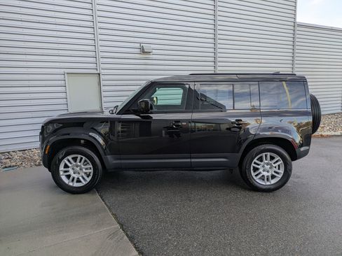 Used 2025 Land Rover Defender 110 S image 2