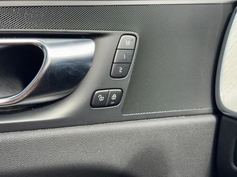 Certified 2025 Volvo XC60 B5 Plus image 17