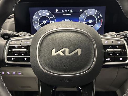 Used 2024 Kia Carnival SX Prestige image 17