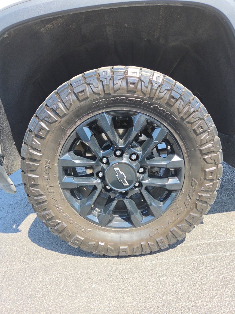 Used 2025 Chevrolet Silverado 2500 Custom w/ Custom Value Package AWD/4WD image 4