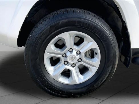 Used 2022 Toyota 4Runner SR5 Premium w/ Moonroof Package AWD/4WD image 11