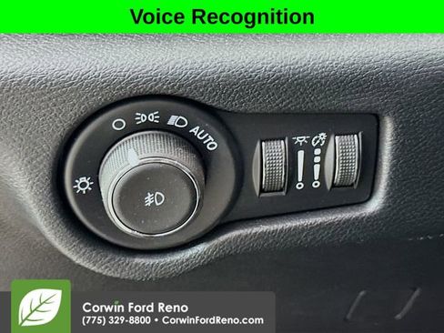 Used 2025 Chrysler Pacifica Select AWD/4WD image 10