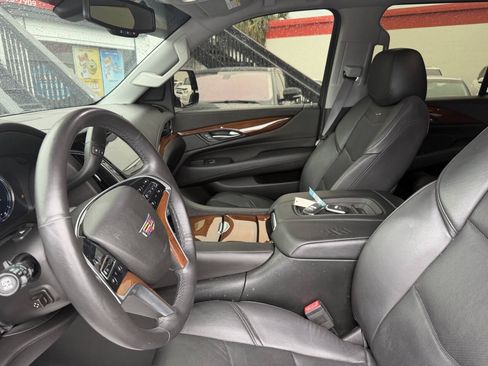 Used 2017 Cadillac Escalade 2WD image 9