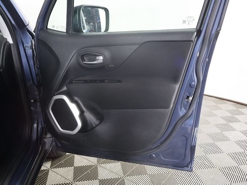 Used 2020 Jeep Renegade Latitude AWD/4WD image 18