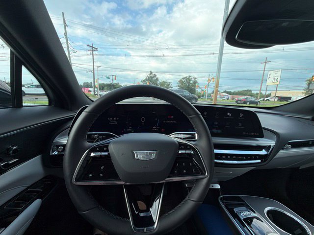 Used 2024 Cadillac Lyriq Luxury AWD/4WD image 8
