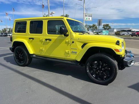 Used 2023 Jeep Wrangler Unlimited Sahara AWD/4WD image 10