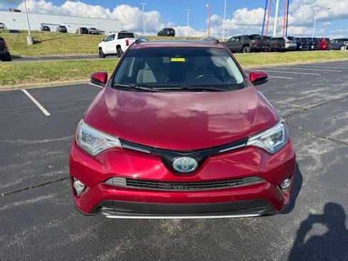 Used 2018 Toyota RAV4 Limited AWD/4WD image 8