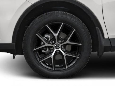 Used 2016 Toyota RAV4 SE image 10