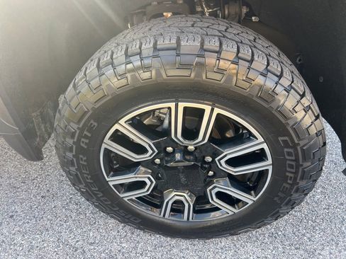 Used 2020 GMC Sierra 2500 AT4 w/ AT4 Premium Package image 15