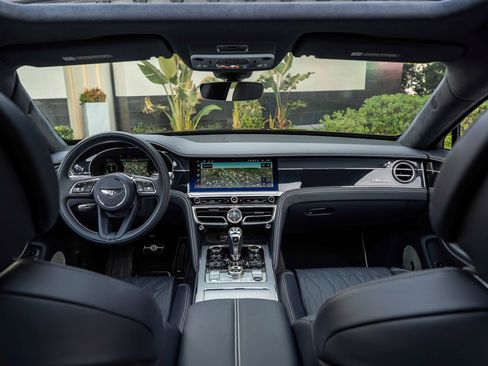 Used 2026 Bentley Flying Spur Azure image 4