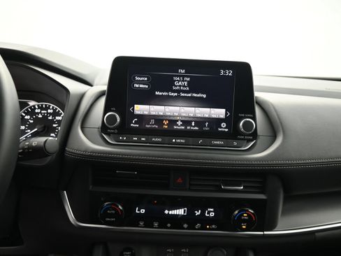 Used 2025 Nissan Rogue SV AWD/4WD image 16