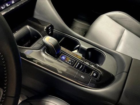 Certified 2025 Toyota Crown Signia image 18