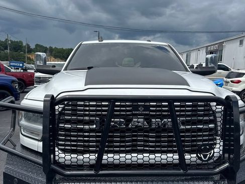 Used 2022 RAM 3500 Laramie AWD/4WD image 4