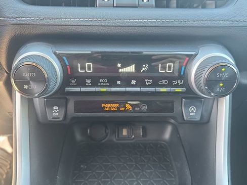 Used 2020 Toyota RAV4 XLE Premium image 23