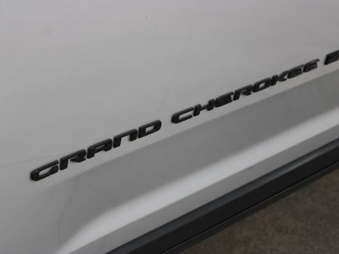 Used 2024 Jeep Grand Cherokee Altitude AWD/4WD image 14