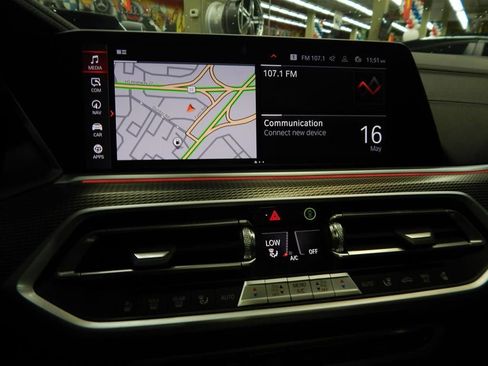 Used 2023 BMW X6 xDrive40i w/ M Sport Package image 19