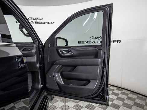 Used 2023 GMC Yukon XL SLT w/ SLT Premium Package image 17