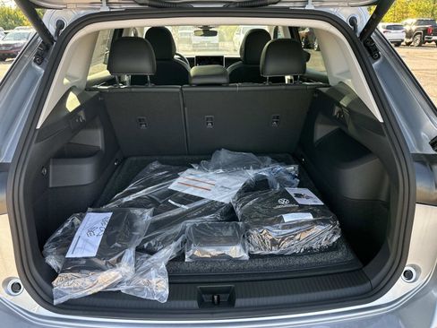 New 2025 Volkswagen Tiguan SE image 10